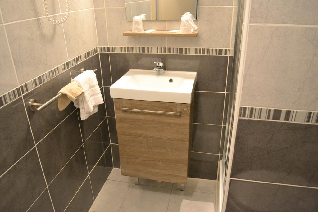 Logis-Hotel & Restaurant Le Carnot Bolbec Room photo