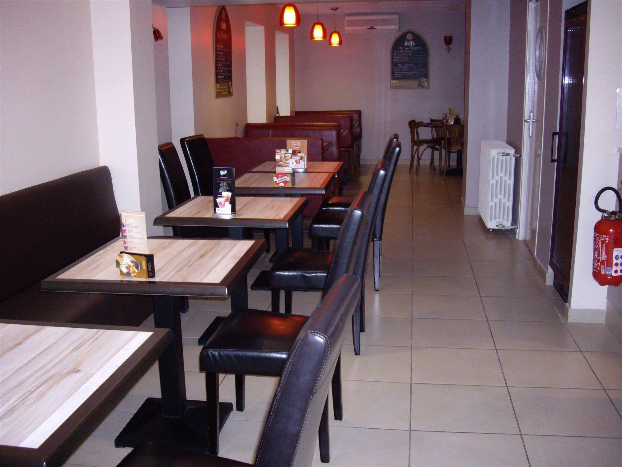 Logis-Hotel & Restaurant Le Carnot Bolbec Exterior photo